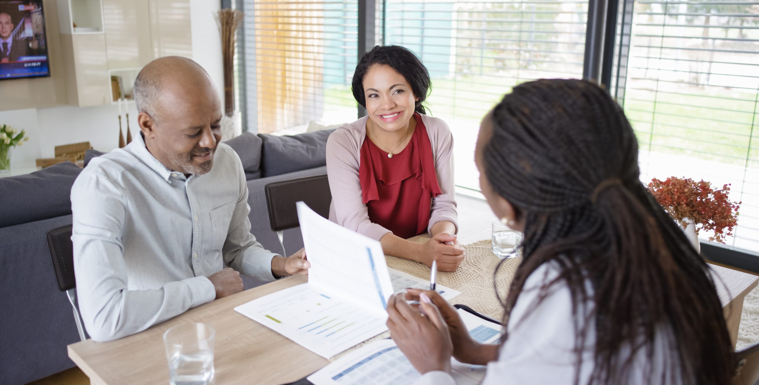 7 Ways Real Estate Agents Can Help Buyers Save Money